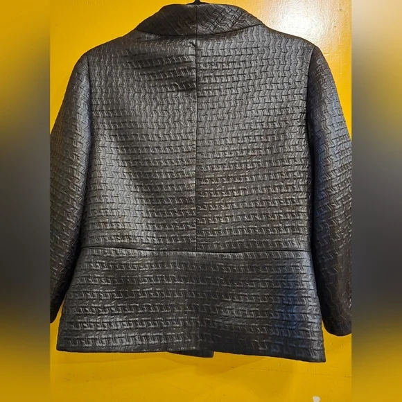 DONCASTER Elegant Black Textured Blazer - Picture 2 of 4